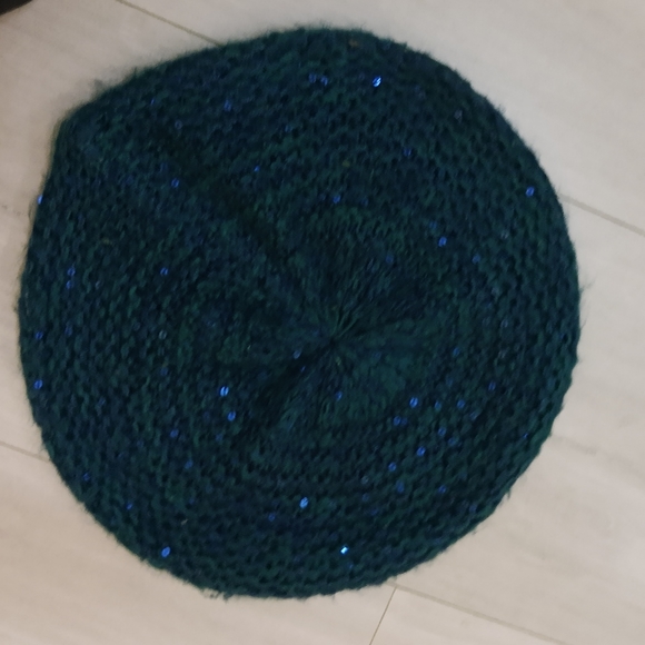 Kensie green hat (beautiful and warm) - Picture 2 of 7